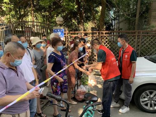 益民菜市 严守防疫门禁，保障粮食市场有序运行
